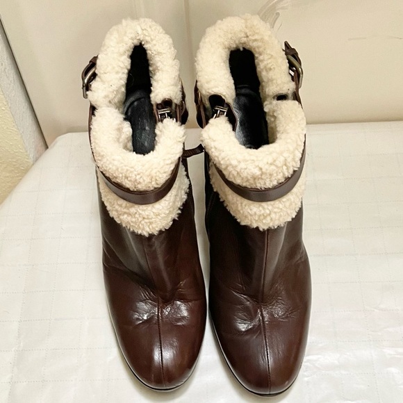 Authentic Miu Miu shearling lined leather ankle boots - Picture 2 of 14